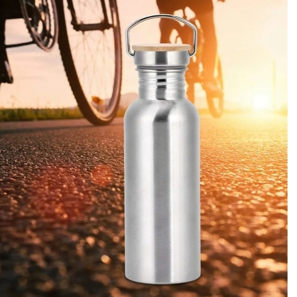 STAINLESS STEEL vacuum water bottle with bamboo lid and handle - Picture 4 of 9